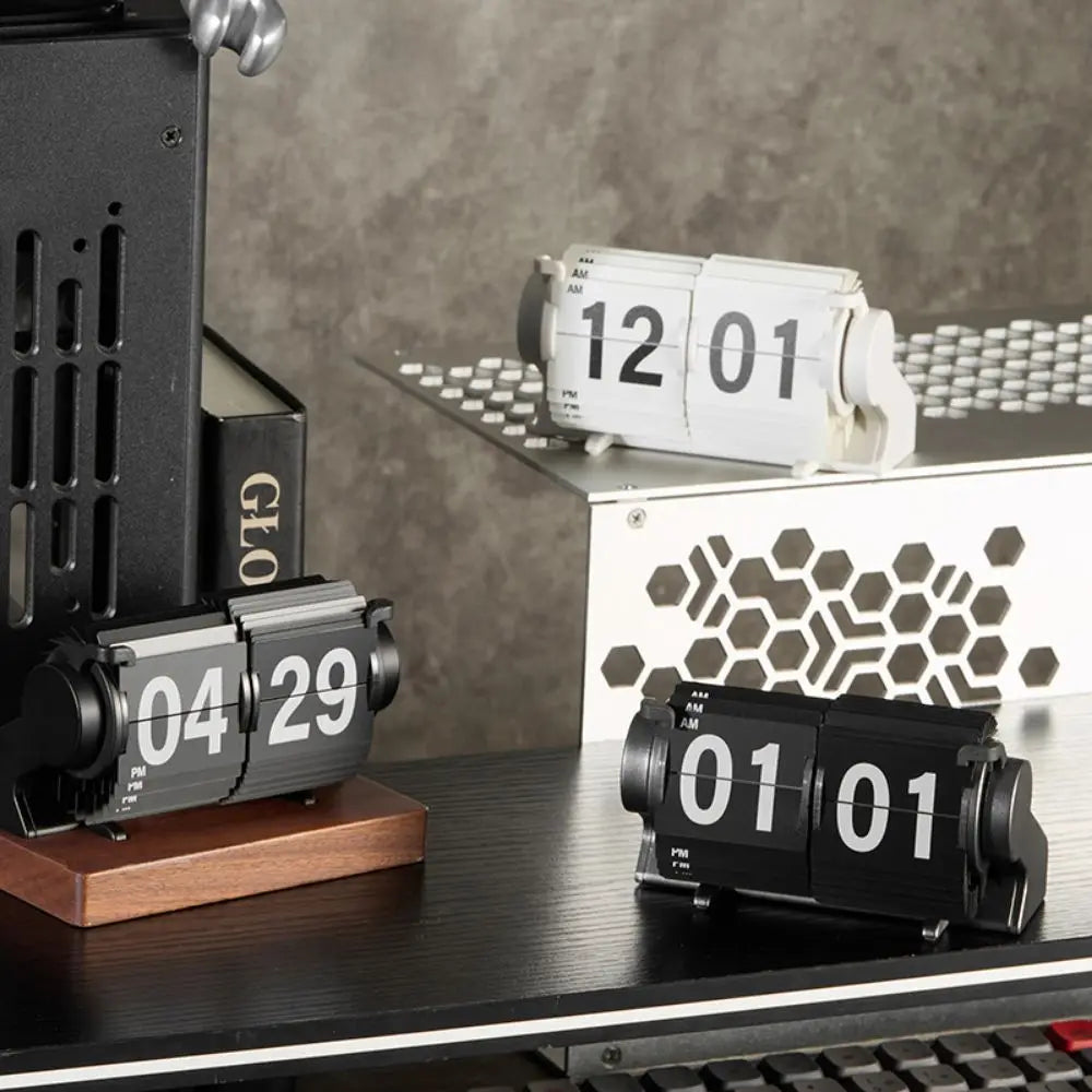 Retro Auto Flip Desk Clock – Big Numbers, Alarm, Type-C