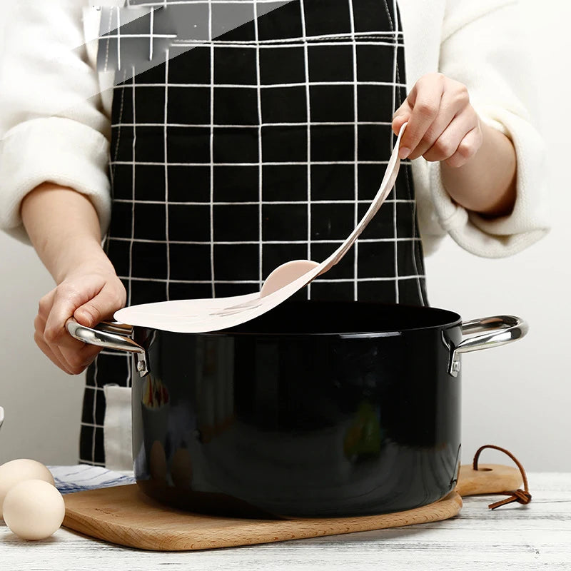 Universal Silicone Spill Stopper Lid – Reusable Pot & Bowl Cover