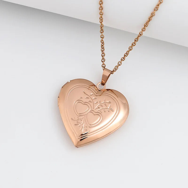 18K Gold Plated Floral Heart Locket Necklace – Photo Keepsake