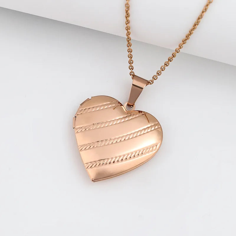 18K Gold Plated Floral Heart Locket Necklace – Photo Keepsake