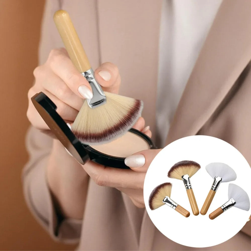 Mini Fan Makeup Brush – Soft Fiber Wood Handle | Gege Bear