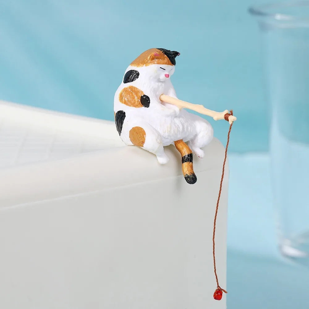 Miniature Fishing Cat Ornament – Cartoon Fish Tank Decor