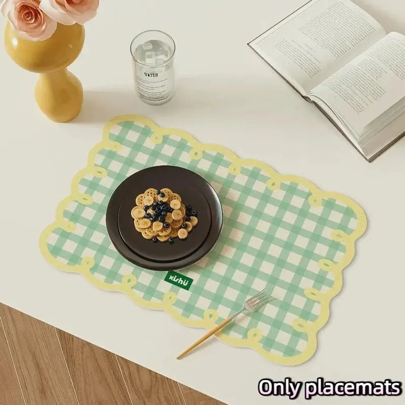 Waterproof Gingham PVC Placemat – Scalloped Edge Table Mat