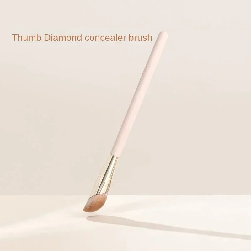 Oblique Head Foundation & Concealer Brush – Face Makeup Tool