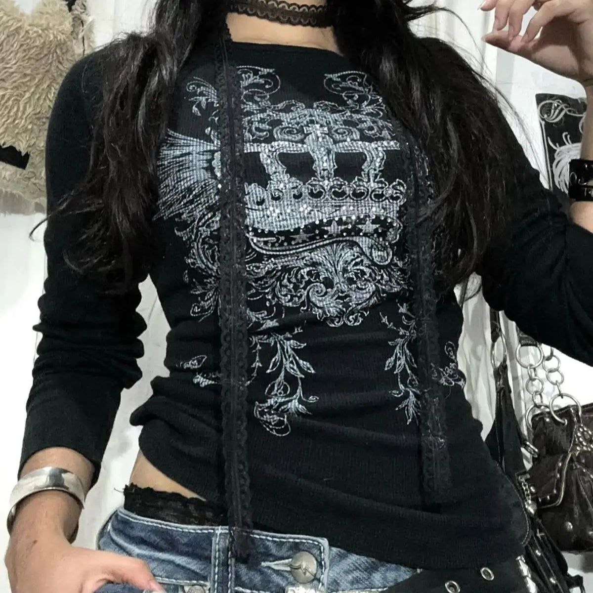 Women's Y2K Graphic Crop Top – Slim Fit Streetwear Long Sleeve Tee