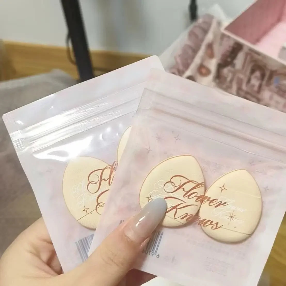 Flower Knows Mini Finger Powder Puff – Air Cushion Makeup Tool