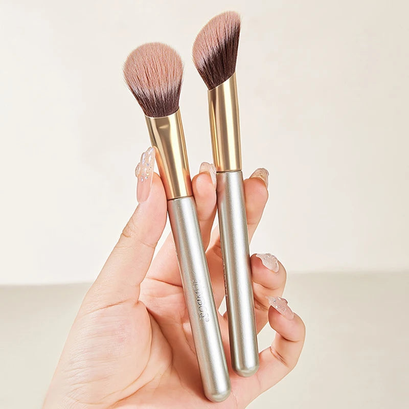Soft Angled Blush Contour Makeup Brush – Powder & Bronzer