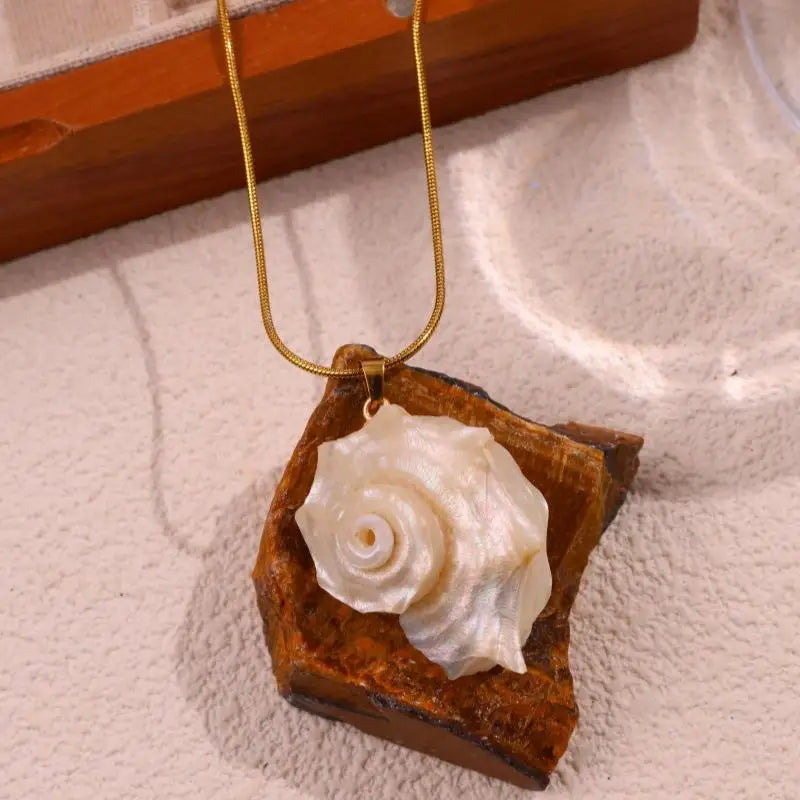 Bohemian Conch Pendant Necklace – Faux Pearl Beaded Choker