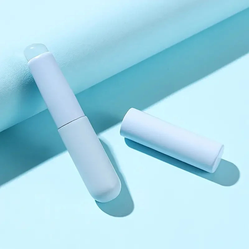 Silicone Lip Brush with Cover – Mini Portable Cosmetic Brush
