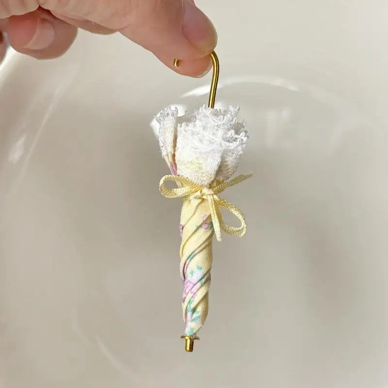 Miniature Vintage Lace Umbrella – 1:12 Dollhouse Doll Accessory