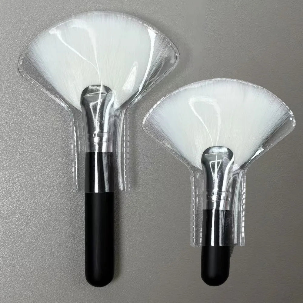 Mini Fan Makeup Brush – Soft Fiber Wood Handle | Gege Bear