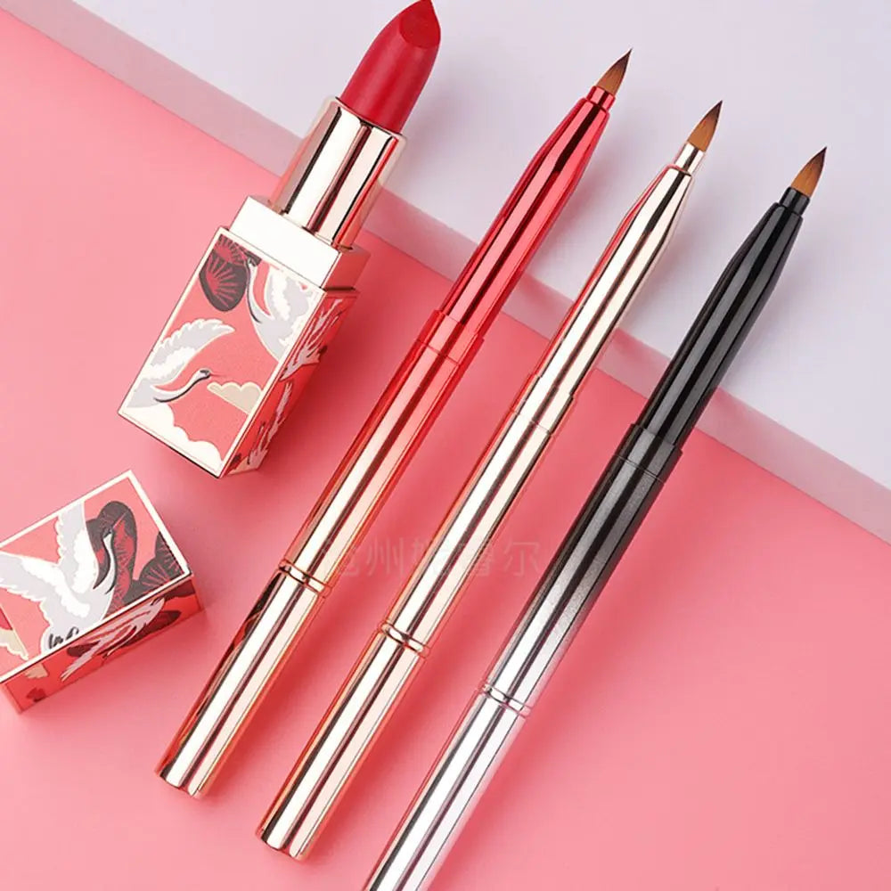 Retractable Dustproof Lip Brush – Portable Lipstick Applicator