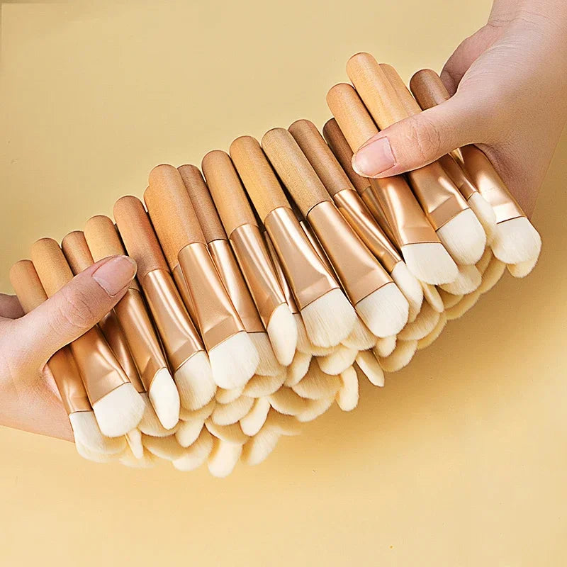 Fan-Shaped Facial Mask Brushes – Soft Fiber Wood Handle 10/20/50pk