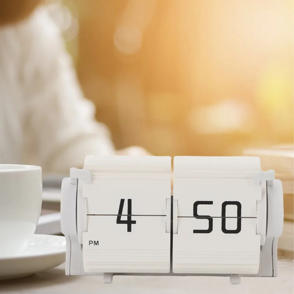 Retro Auto Flip Desk Clock – Big Numbers, Alarm, Type-C
