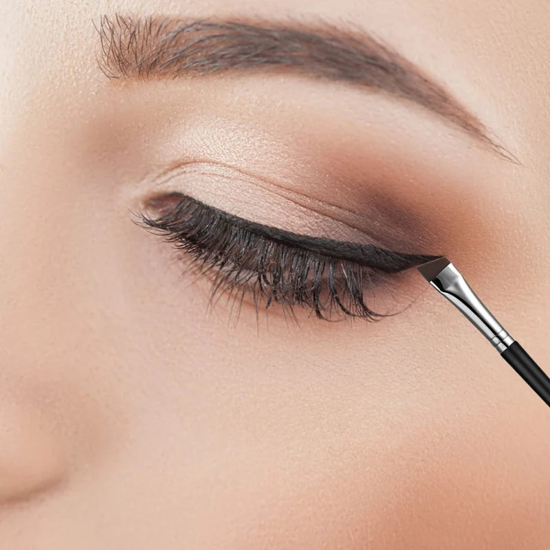 Sickle Blade Eyeliner & Eyebrow Detail Brush – Eye Makeup