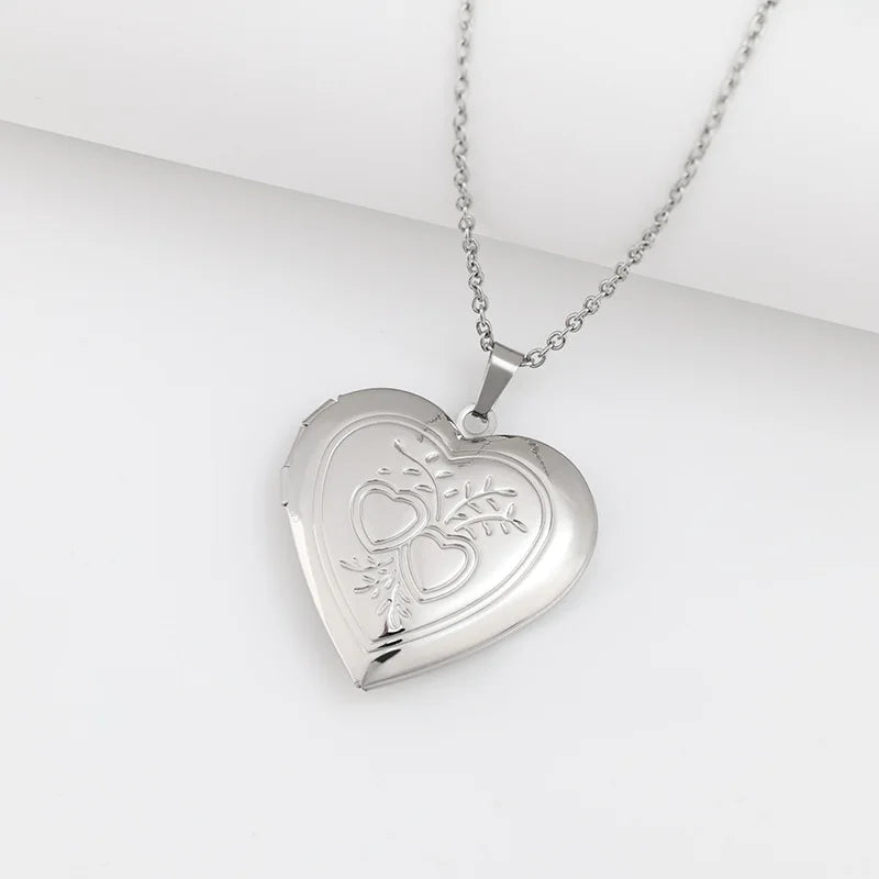 18K Gold Plated Floral Heart Locket Necklace – Photo Keepsake