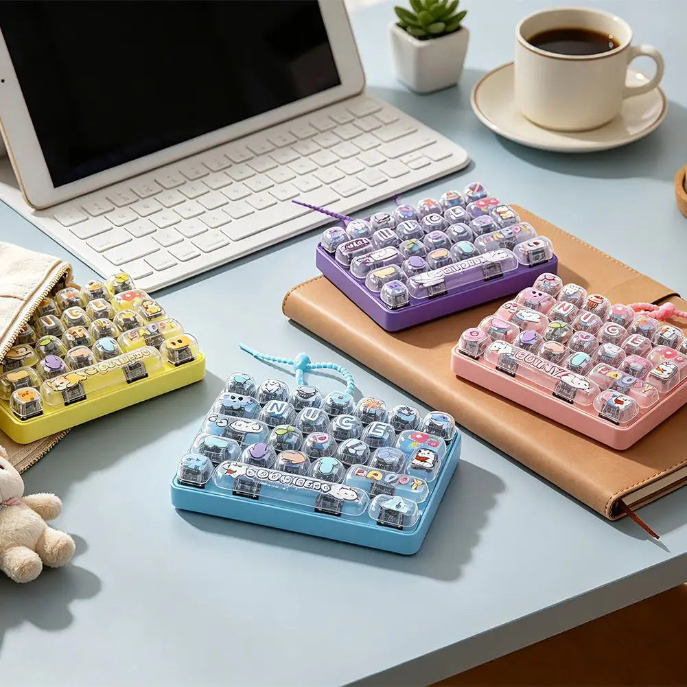 Mini Keyboard Fidget Toy – 26-Key Cute Animal Keychain