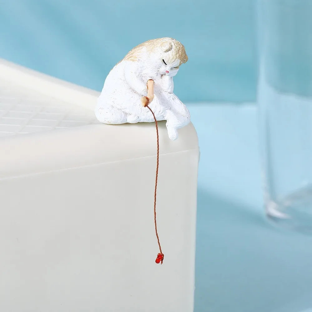 Miniature Fishing Cat Ornament – Cartoon Fish Tank Decor