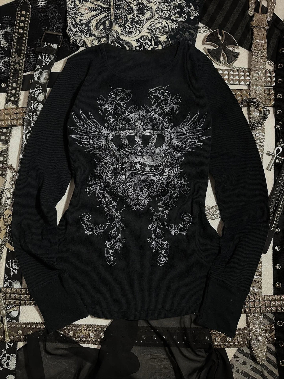 Women's Y2K Graphic Crop Top – Slim Fit Streetwear Long Sleeve Tee