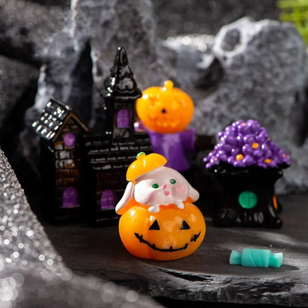 Mini Halloween Resin Figurines – Skull Pumpkin Castle Ornaments