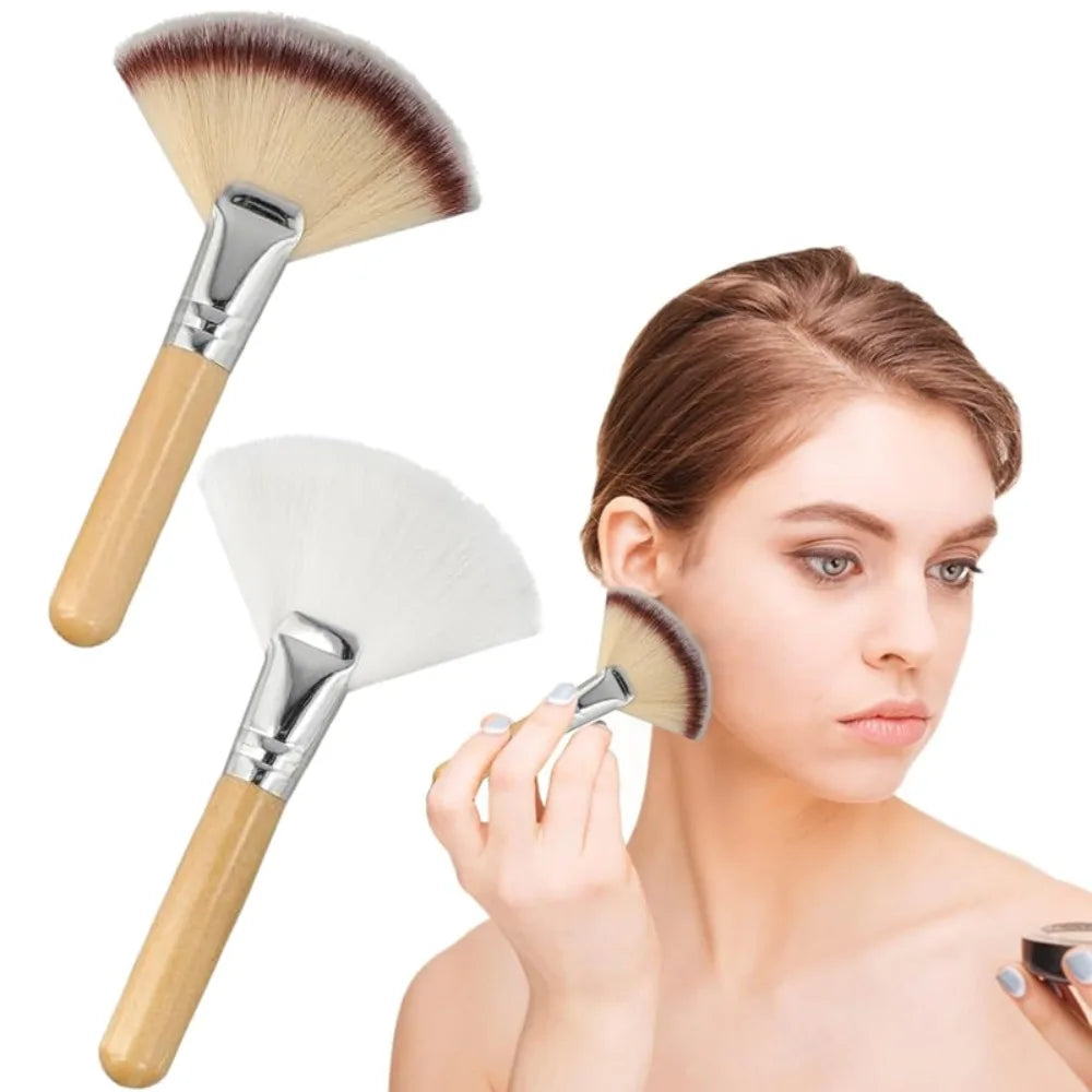 Mini Fan Makeup Brush – Soft Fiber Wood Handle | Gege Bear