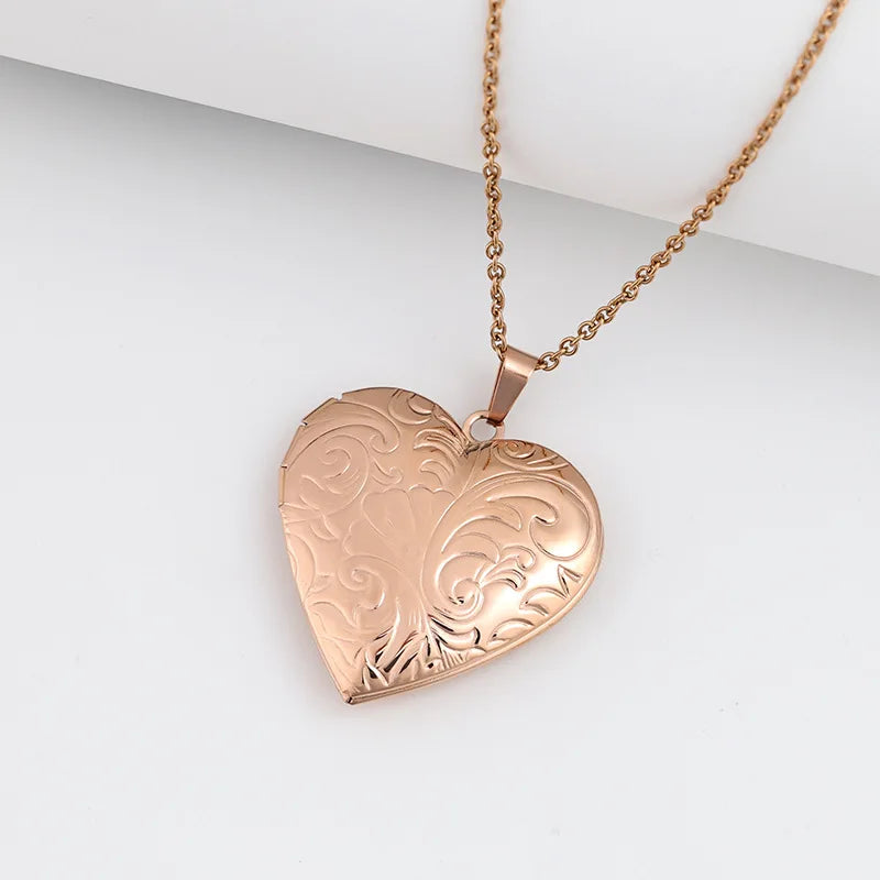 18K Gold Plated Floral Heart Locket Necklace – Photo Keepsake