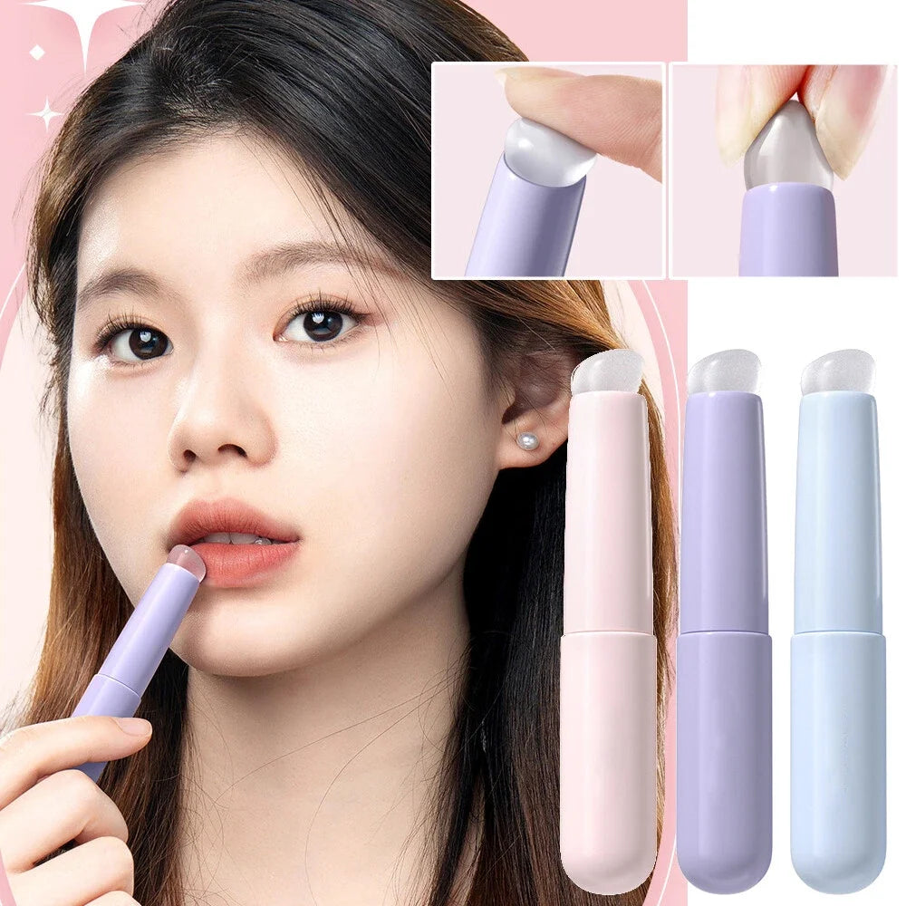 Silicone Lip Brush with Cover – Mini Portable Cosmetic Brush