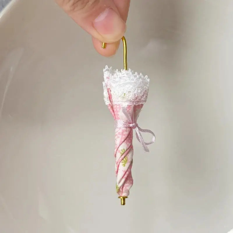 Miniature Vintage Lace Umbrella – 1:12 Dollhouse Doll Accessory