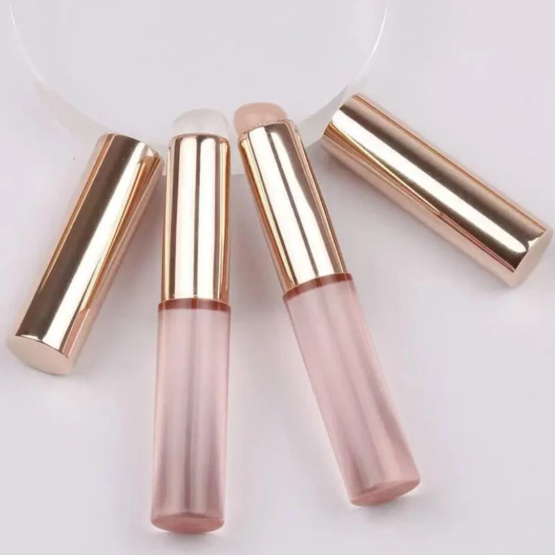 Silicone Lip Brush with Lid – Lipstick & Concealer Applicator