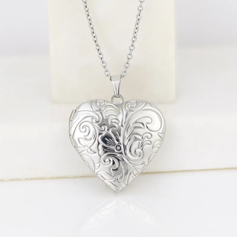 18K Gold Plated Floral Heart Locket Necklace – Photo Keepsake
