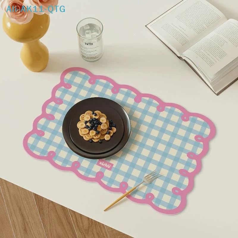 Waterproof Gingham PVC Placemat – Scalloped Edge Table Mat