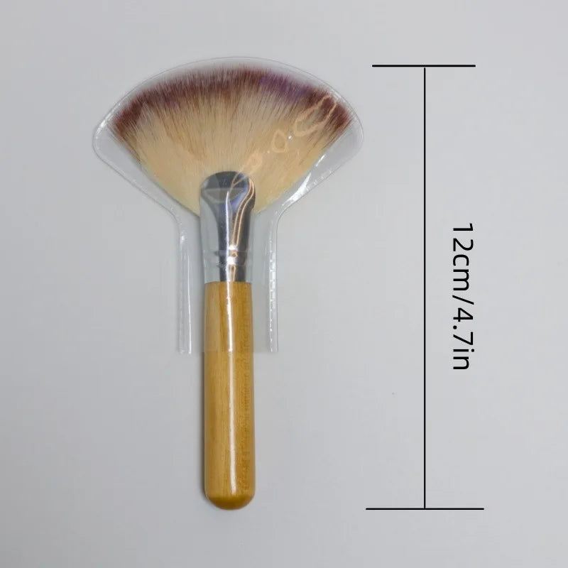 Mini Fan Makeup Brush – Soft Fiber Wood Handle | Gege Bear