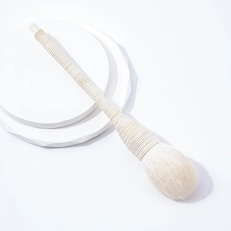 Professional Goat Hair Makeup Brush – Foundation, Blush & Contour