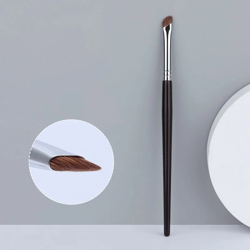 Sickle Blade Eyeliner & Eyebrow Detail Brush – Eye Makeup