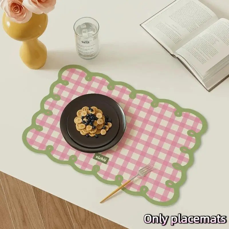Waterproof Gingham PVC Placemat – Scalloped Edge Table Mat