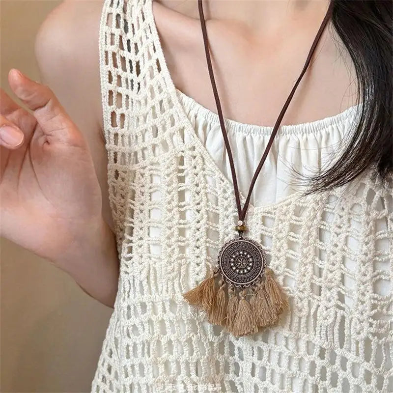 Vintage Boho Metal Feather Necklace – Long Layered Pendant