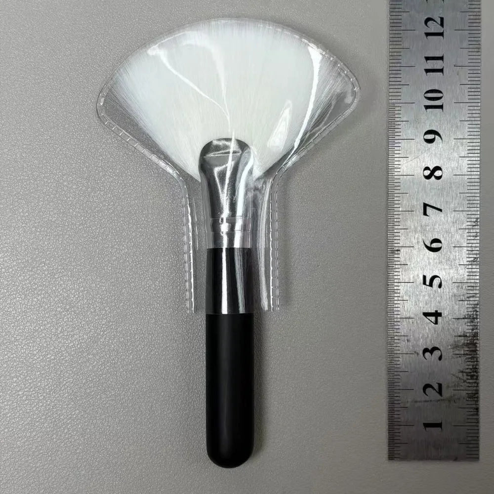 Mini Fan Makeup Brush – Soft Fiber Wood Handle | Gege Bear
