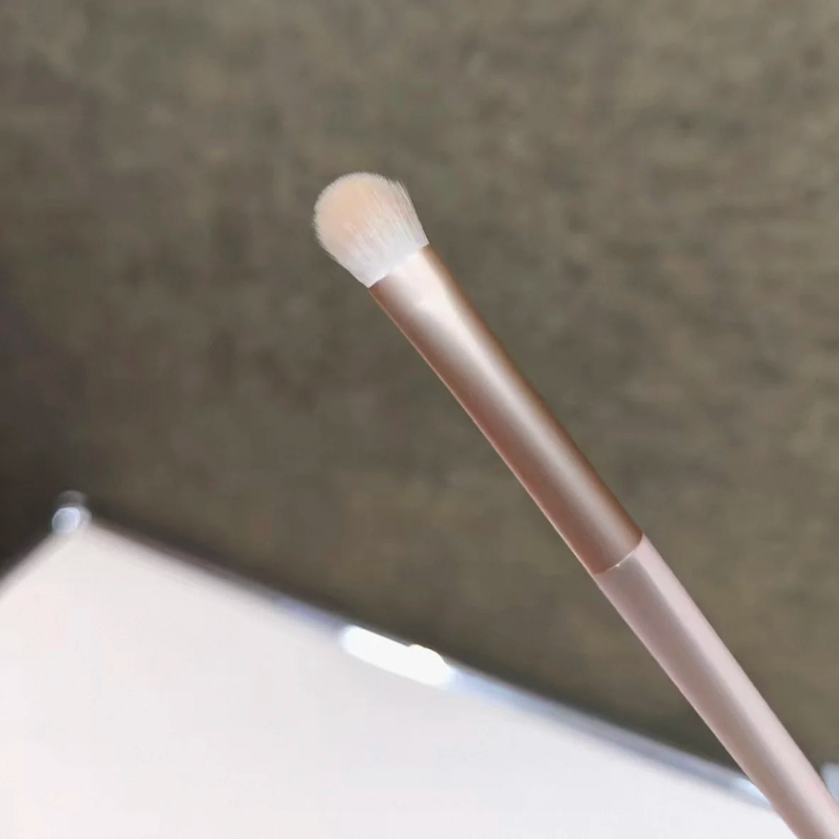 Flower Knows Flat Tip Eyeshadow Brush – Synthetic Hair