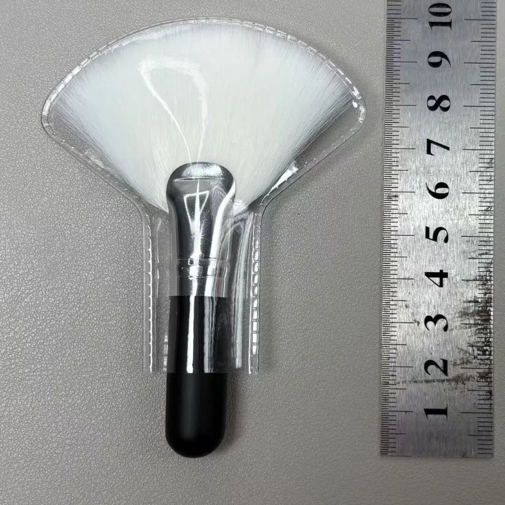Mini Fan Makeup Brush – Soft Fiber Wood Handle | Gege Bear