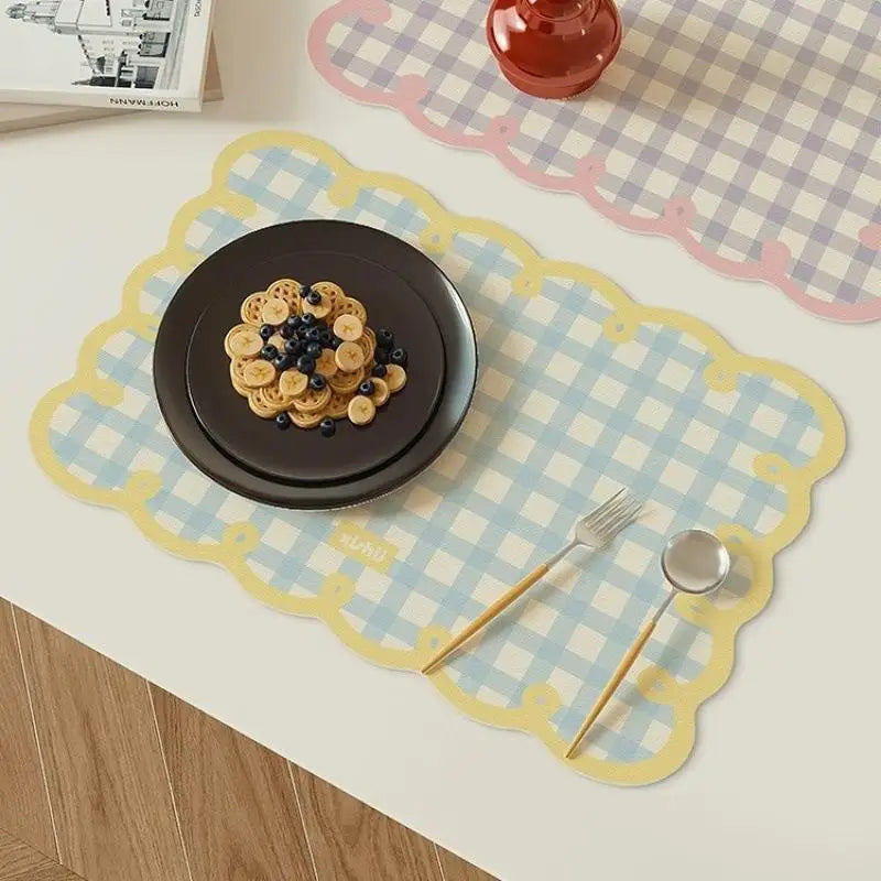 Waterproof Gingham PVC Placemat – Scalloped Edge Table Mat
