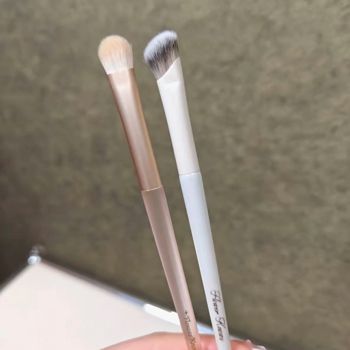Flower Knows Flat Tip Eyeshadow Brush – Synthetic Hair