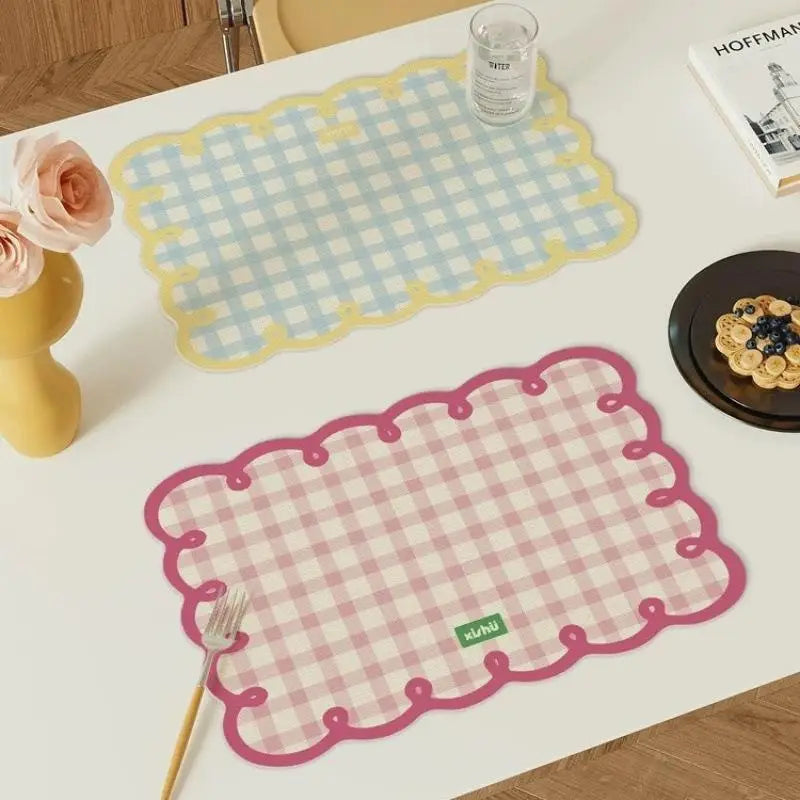 Waterproof Gingham PVC Placemat – Scalloped Edge Table Mat