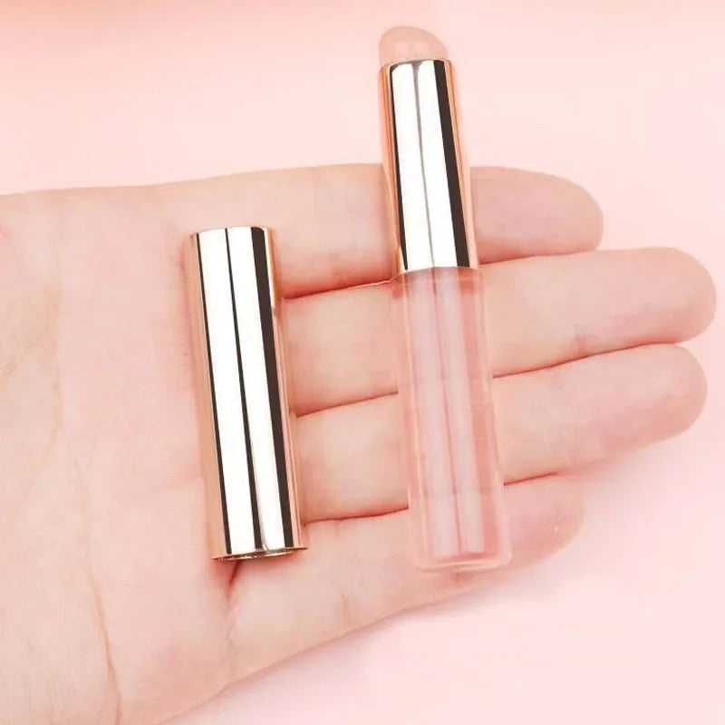 Silicone Lip Brush with Lid – Lipstick & Concealer Applicator