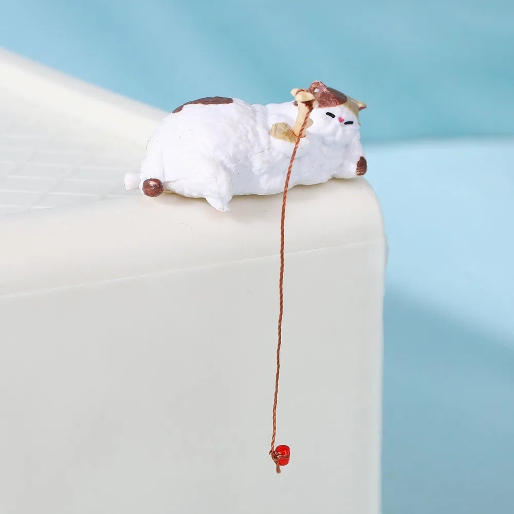 Miniature Fishing Cat Ornament – Cartoon Fish Tank Decor