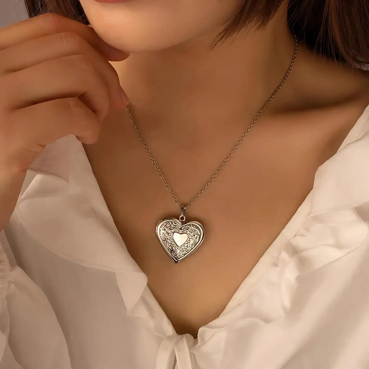 18K Gold Plated Floral Heart Locket Necklace – Photo Keepsake